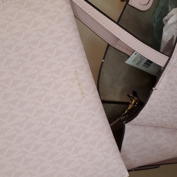 🎉HP🎉Michael Kors 💘NWT💘 Freya Pink Large Open Tote!💘💘💘 - Picture 12 of 17
